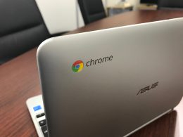 Chromeロゴの付いたChromebook端末