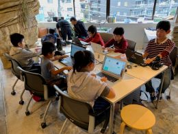 CoderDojo Kashiwa（柏市）でProgateを利用する子どもたち