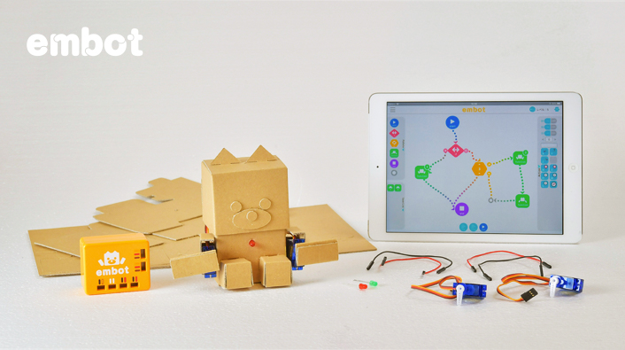ダンボールで組み立てたロボットをタブレットで操作するプログラミング教材 Embot Ict教育ニュース